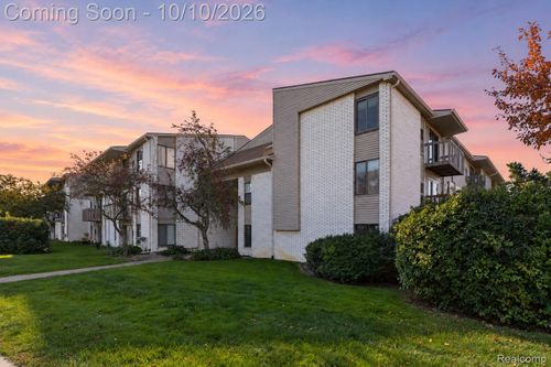 32013 W 12 Mile Rd, Farmington Hills, MI, 48334-3648 | Card Image
