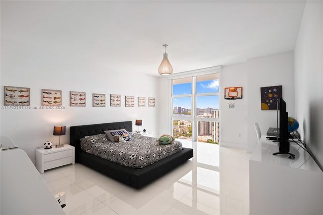 UNIT-2807 - 3301 Ne 183 Rd St, Condo with 3 bedrooms, 4 bathrooms and null parking in Aventura FL | Image 45