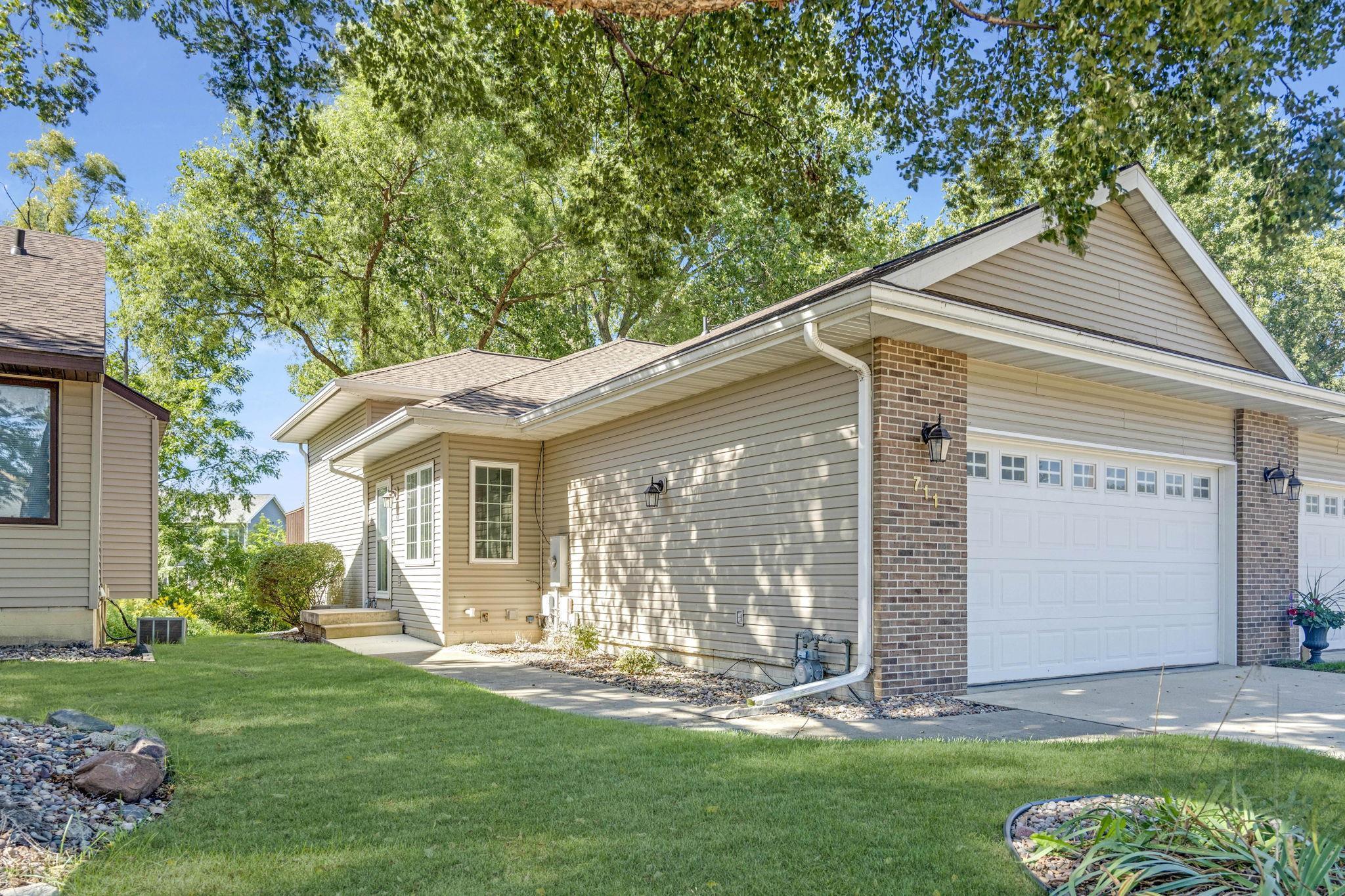 Stanwood Dr, Cedar Falls, IA 50613