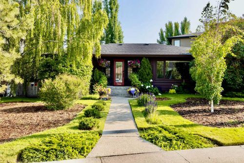 704 47 Avenue Sw, Calgary, AB, T2S1C8 | Card Image