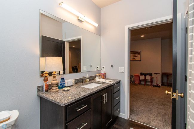 Bathroom 3 | Image 87