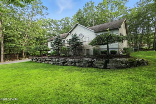 101 Seneca Ct, Milford, PA, 18337-9702 | Card Image