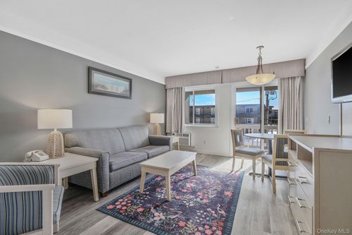 216-131 S Emerson Avenue, East Hampton, NY, 11954 | Card Image