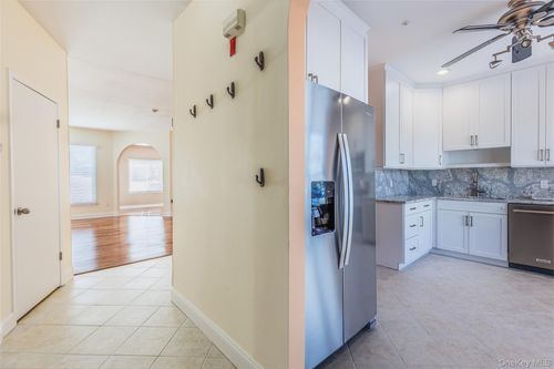 728 Birchwood Park Dr, Middle Island, NY, 11953-2609 | Card Image