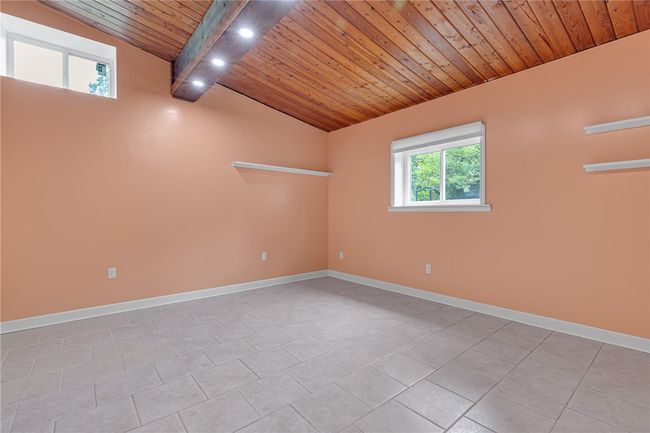 1369 Old Pulaski Rd, House other with 3 bedrooms, 3 bathrooms and 4 parking in Neshannock Twp PA | Image 32
