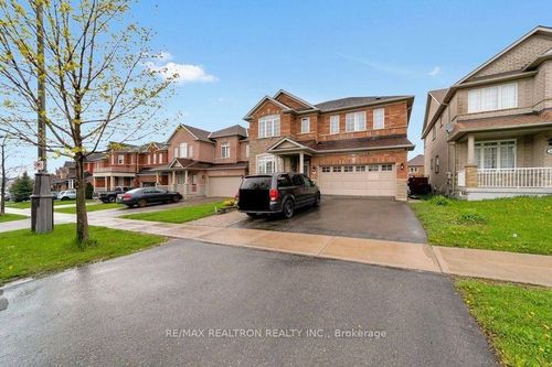 28 Hartwell Way, Aurora, ON, L4G7X7 | Card Image