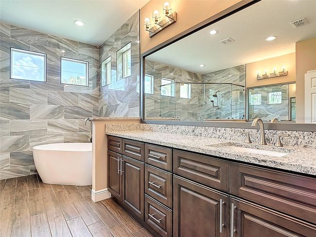Owners Suite Bathroom | Image 41