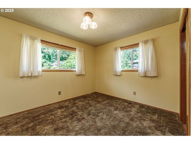 1938 Nw Sierra Ln, House other with 3 bedrooms, 2 bathrooms and 2 parking in Camas WA | Image 18