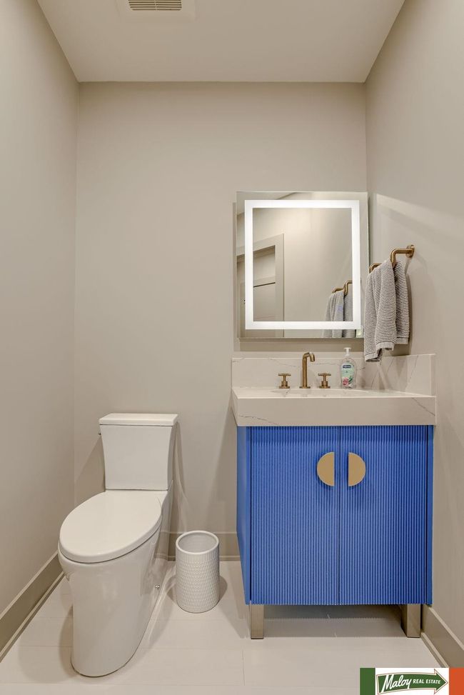 APT-5810 - 3201 Dodge Ct, Condo with 3 bedrooms, 3 bathrooms and 2 parking in Omaha NE | Image 5