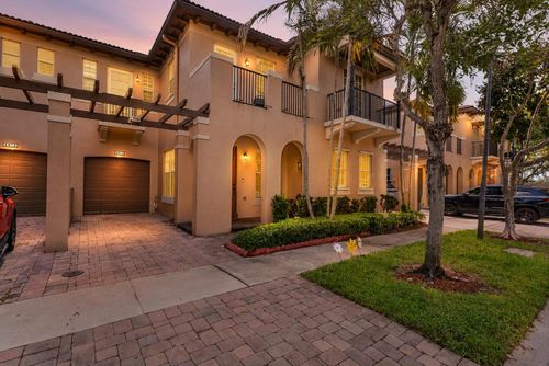 4414 Morgan Ln, Davie, FL, 33328-8600 | Card Image