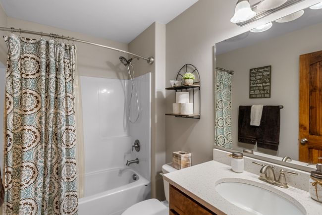 Full bath - upper level | Image 33