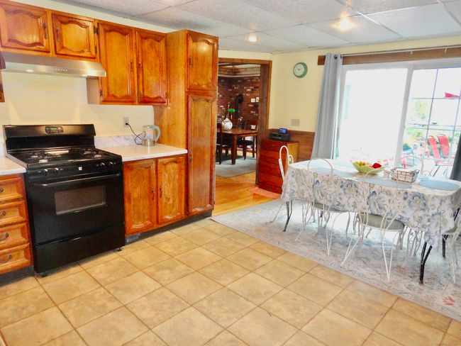 409 N Main St, Home with 5 bedrooms, 2 bathrooms and null parking in Winsted CT | Image 5