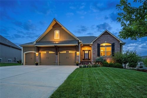 4560 Ne Seneca Ter, Lee's Summit, MO, 64064-4503 | Card Image