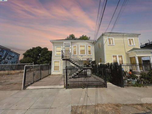 537 Chester St, Oakland, CA, 94607-1223 | Card Image