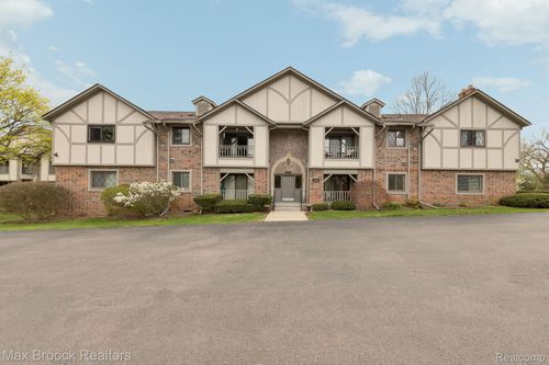 8-42160 Woodward Avenue, Bloomfield Charter Township, MI, 48304 | Card Image