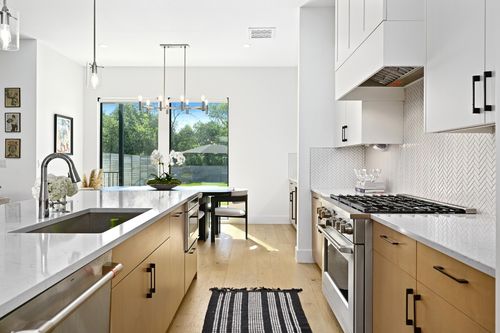 5515 Jim Hogg Ave, Austin, TX, 78756-1324 | Card Image