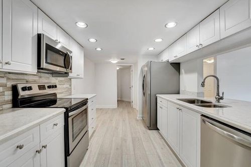 apt-d504-2025 Lavers Cir, Delray Beach, FL, 33444-7674 | Card Image
