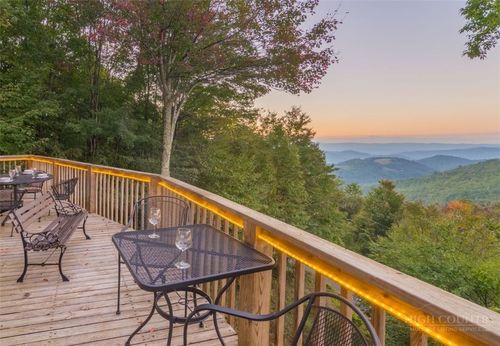 192 Wild Daisy Ln, Beech Mountain, NC, 28604-8241 | Card Image