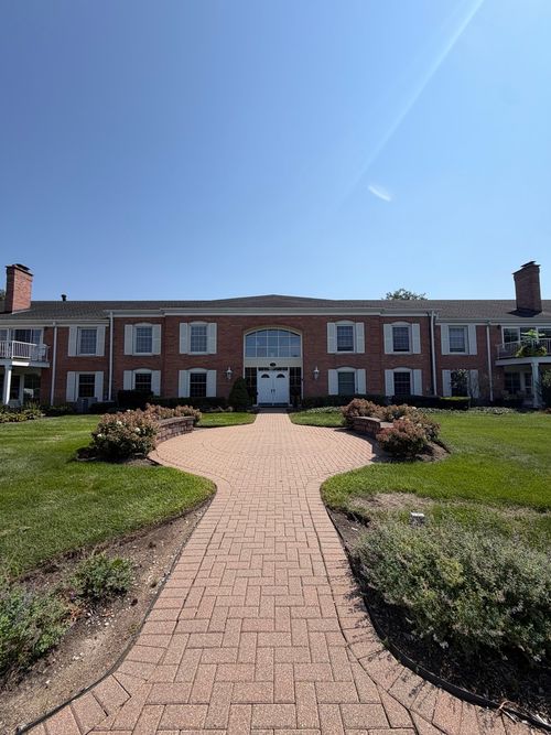 209b-124 Carriage Way Dr, Burr Ridge, IL, 60527-7807 | Card Image