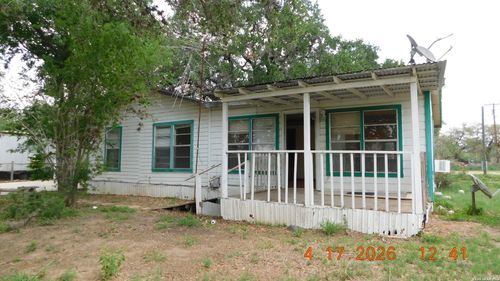 210 Colwell Ave, Pleasanton, TX, 78064-3616 | Card Image