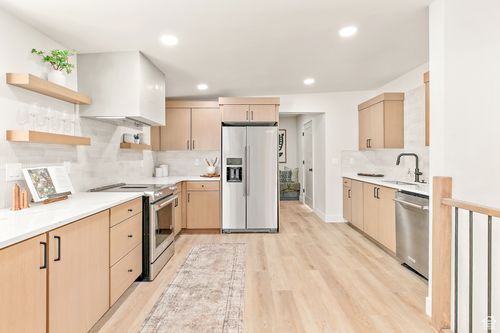 2559 E Evening Star Dr, Holladay, UT, 84124-1820 | Card Image