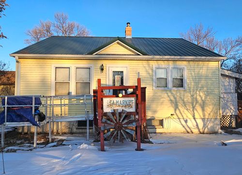 1121 W 1st St, Redfield, SD, 57469-1507 | Card Image