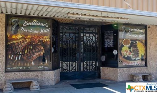 401 Lott St, Yoakum, TX, 77995-2633 | Card Image