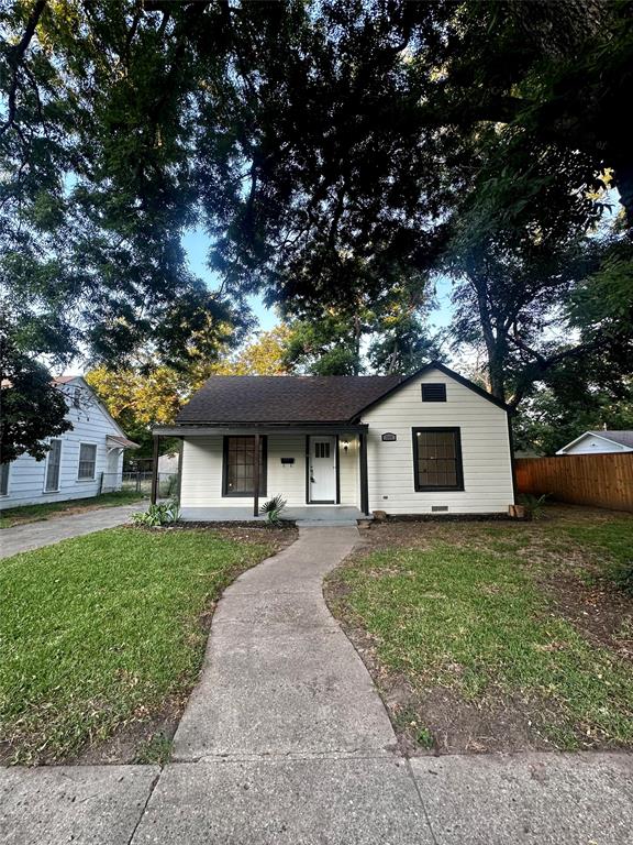 Dixon St, Gainesville, TX 76240