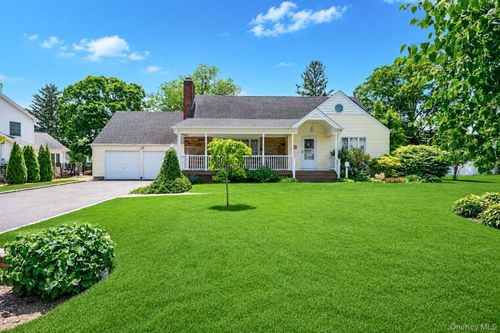 108 Ketewamoke Avenue, Babylon, NY, 11702 | Card Image