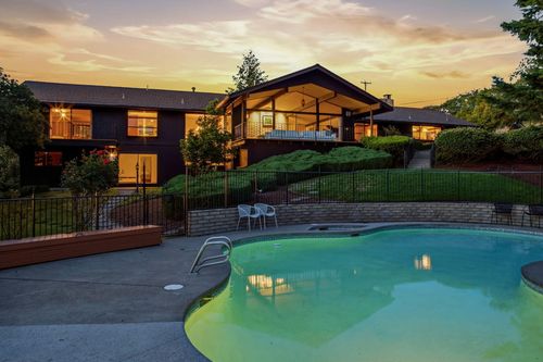 Medford, OR Real Estate & Homes for Sale