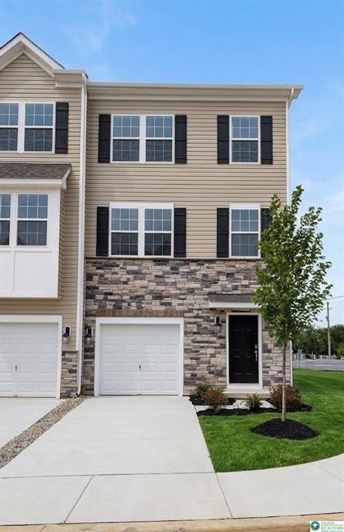 8215 Brodie Ct, Breinigsville, PA, 18031-8758 | Card Image