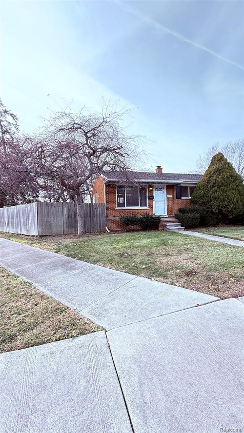 22332 Avon St, Saint Clair Shores, MI, 48082-2418 | Card Image