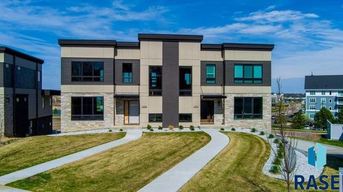 2714 S Oriya Pl Place, Sioux Falls, SD, 57106 | Card Image