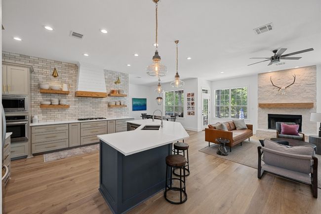140 Vincas Shadow Ct, House other with 4 bedrooms, 4 bathrooms and 5 parking in Driftwood TX | Image 12