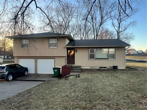 995 Hurley St, Peculiar, MO, 64078-9562 | Card Image