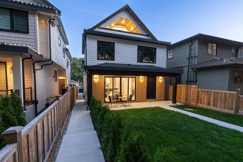 2-3576 E Pender St, Vancouver, BC, V5K2E3 | Card Image