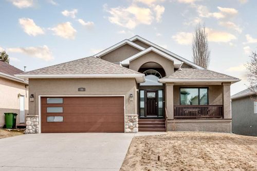 78 Gleneagles Close, Home with 3 bedrooms, 3 bathrooms and 4 parking in Cochrane AB | Card Image