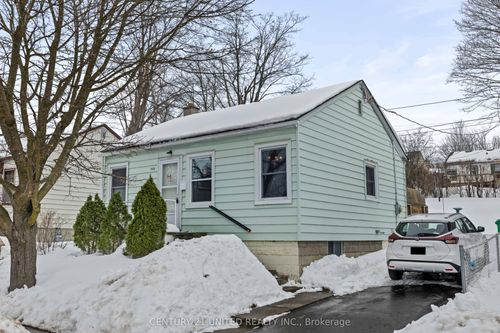 482 Wellington St, Peterborough, ON, K9H5C5 | Card Image