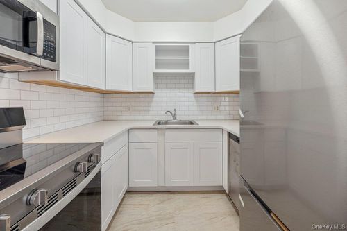 15k-15 Essex Pl, Yorktown Heights, NY, 10598 | Card Image