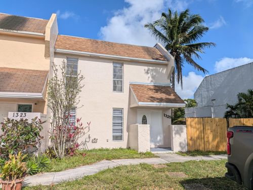 1325-1325 Silverado, North Lauderdale, FL, 33068-3913 | Card Image