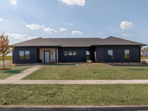 1821 Laramie St, Cedar Falls, IA, 50613-9262 | Card Image