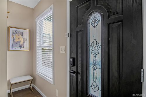 570 King St, Detroit, MI, 48202-2133 | Card Image