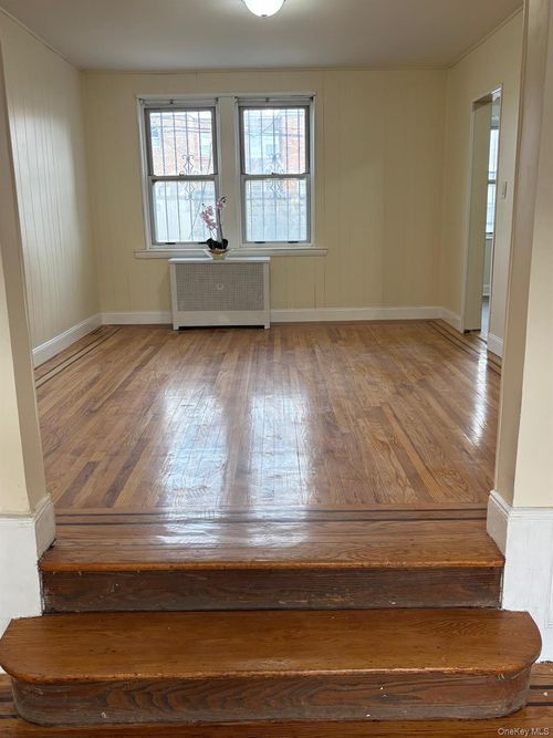 130 225th St, Laurelton, NY, 11413-1228 | Card Image