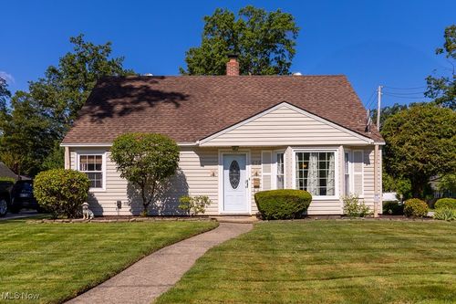 474 Glen Park Dr, Bay Village, OH, 44140-2424 | Card Image