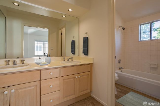 APT-1 - 981 Asilomar Ter, Townhouse with 2 bedrooms, 3 bathrooms and 2 parking in Sunnyvale CA | Image 28