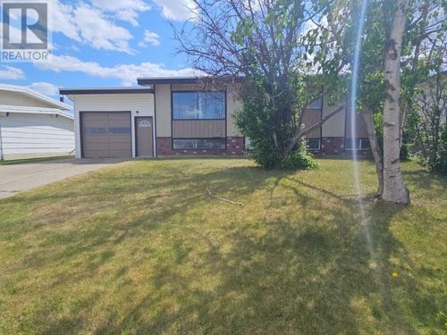 1817 Aspen Dr, Dawson Creek, BC, V1G2S5 | Card Image