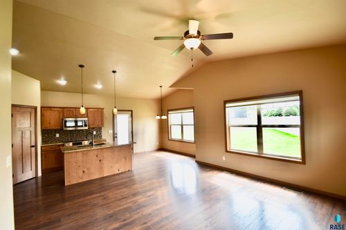 4905 E 61st St Street, Sioux Falls, SD, 57108 | Card Image