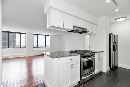 apt-6f-600 E 8th St, Kansas City, MO, 64106-1620 | Card Image