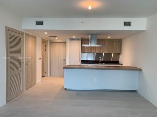 unit-1910-1000 Brickell Plz, Miami, FL, 33131-3837 | Card Image