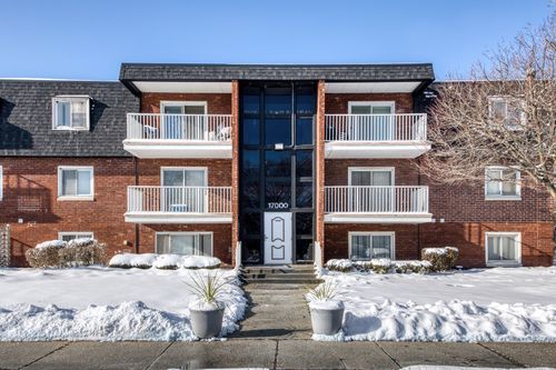 apt-t105-17000 Novak Dr, Hazel Crest, IL, 60429-1142 | Card Image